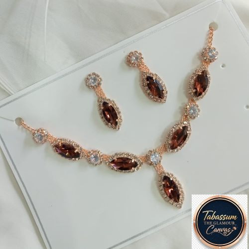 Eye-Catching Glamour: Ruby-Brown Crystal Necklace Set